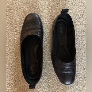 Born Beca Women's Black Leather Ballet Flats